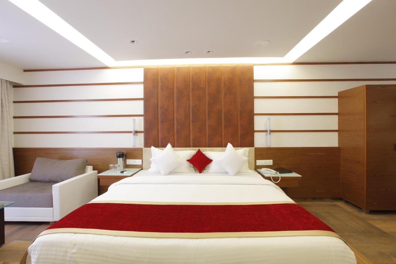 Hotel The Lotus Park Ahmedabad Exterior foto