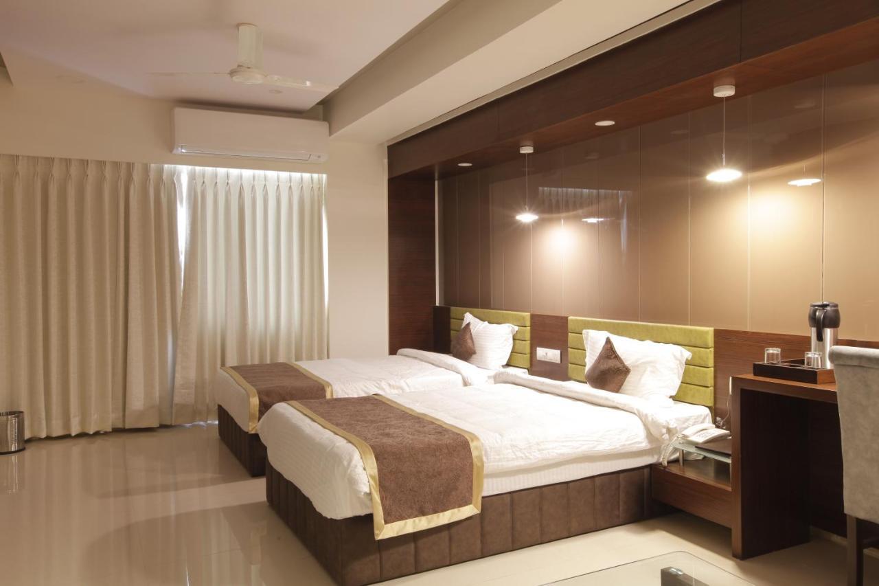 Hotel The Lotus Park Ahmedabad Exterior foto
