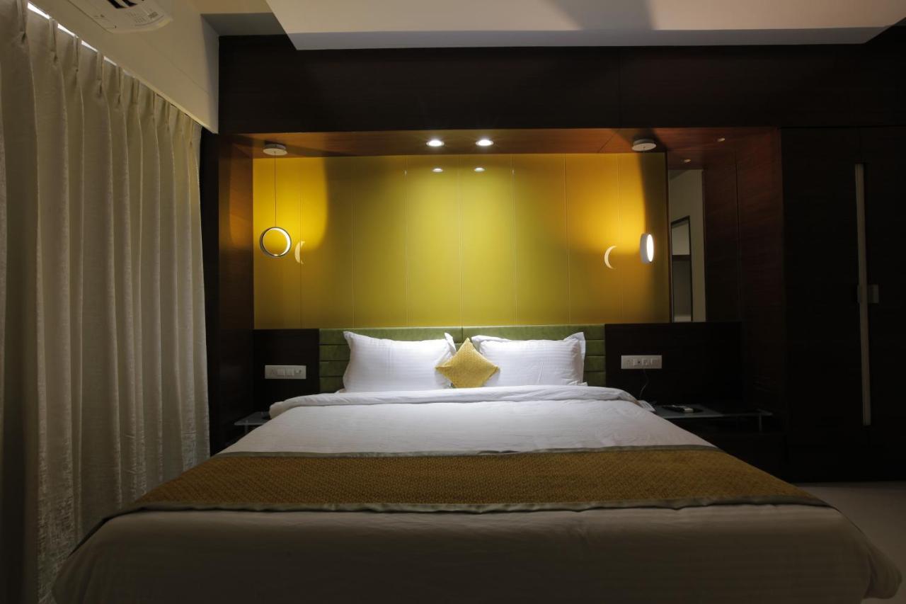 Hotel The Lotus Park Ahmedabad Exterior foto