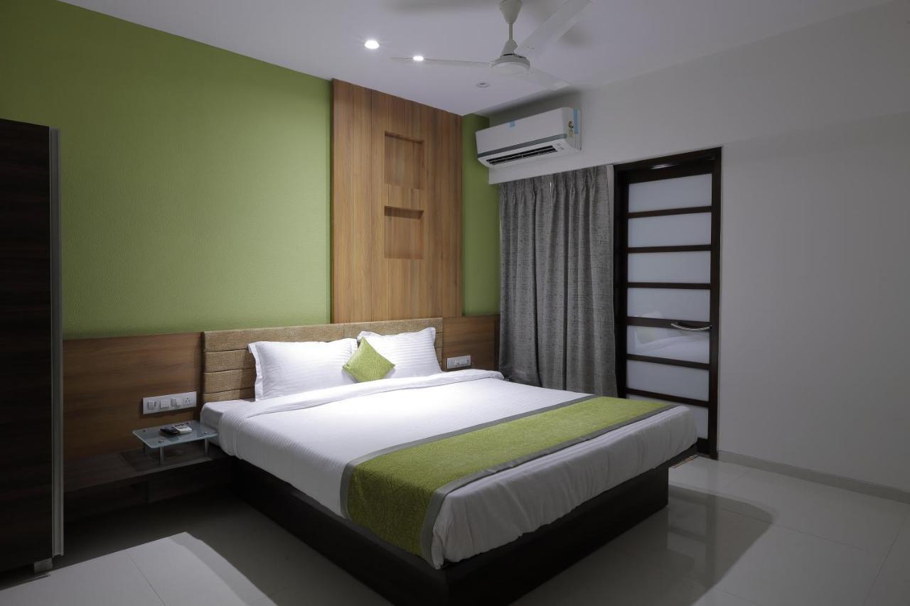 Hotel The Lotus Park Ahmedabad Exterior foto